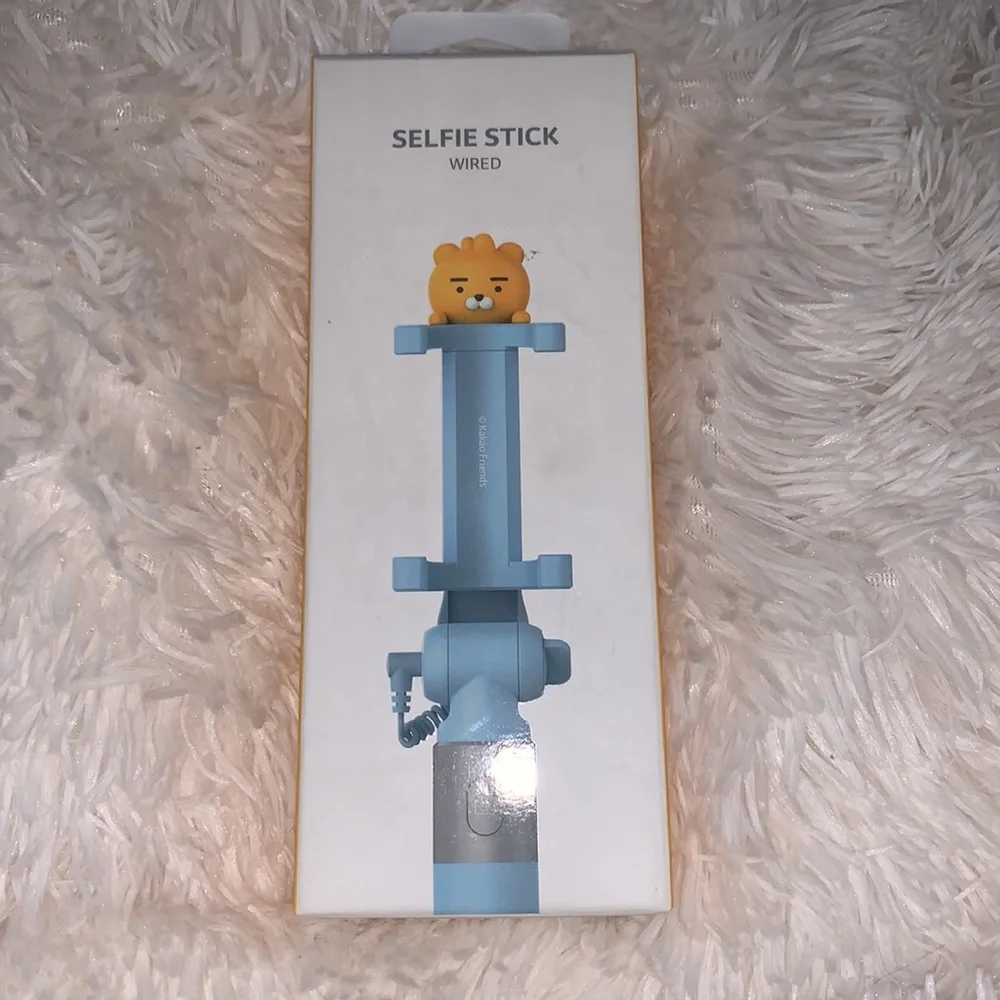 Wired Selfie Stick Compatible with iPhone 4/4s/5/SE/6/6s & Android Rotating Head